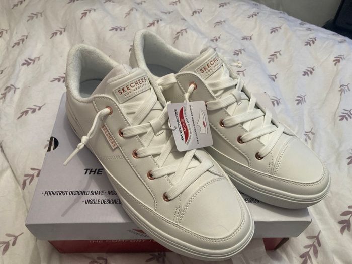 Skechers Womens Arch Fit Size 8