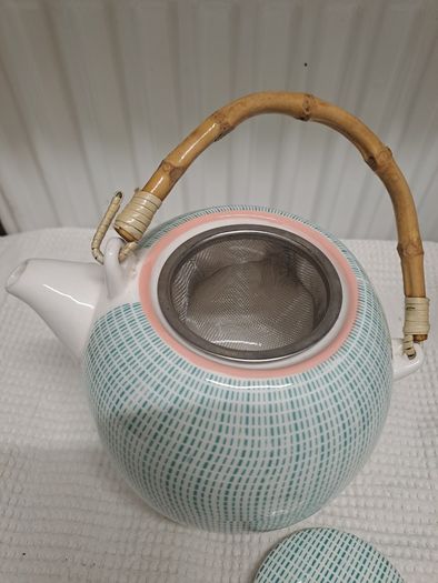 Stylish Ceramic Teapot with Bamboo Handle & Infuser