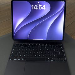 iPad M4 Pro 13 inch + Magic Keyboard + Pencil Pro + Apple Smart Folio