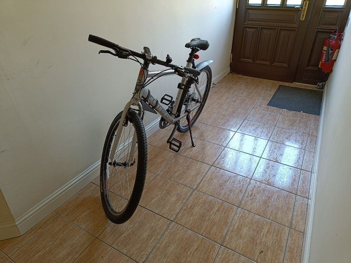 Carrera Parva Mens Hybrid Bike & Accessories