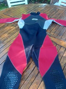 Women's 3mm Gforce wetsuit size UK 46