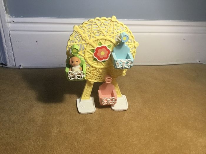Sylvanian Families Ferris Wheel and Whale Play Area