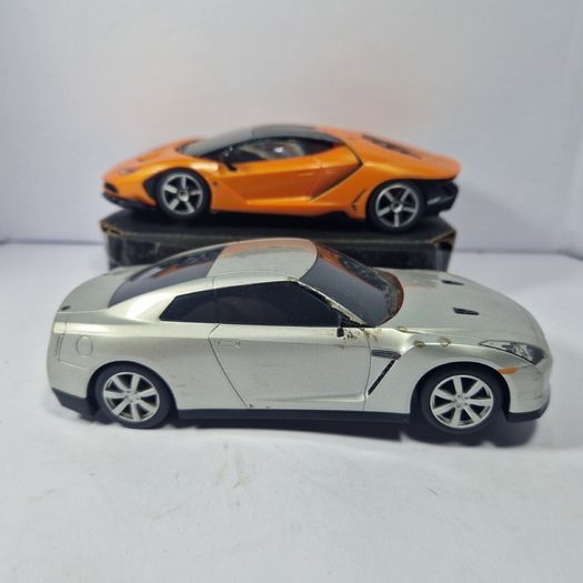 Scalextric Super Cars Twin Pack (slot cars - Lamborghini Nissan )