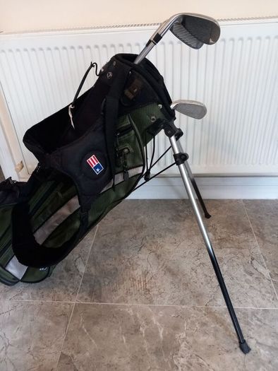 Junior golf clubs and bag with stand