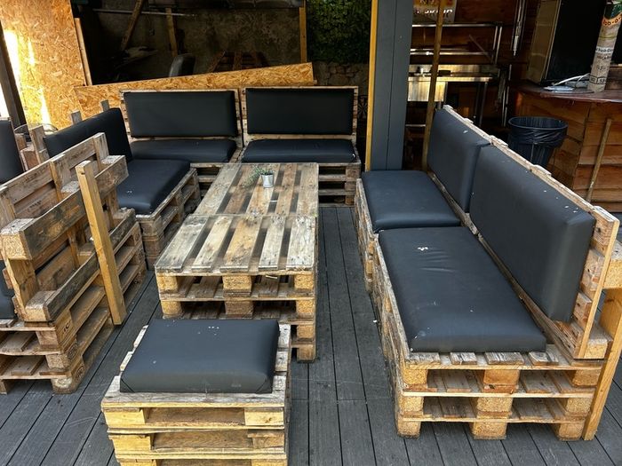 Free pallet furniture