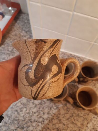 mugs x4 and jug