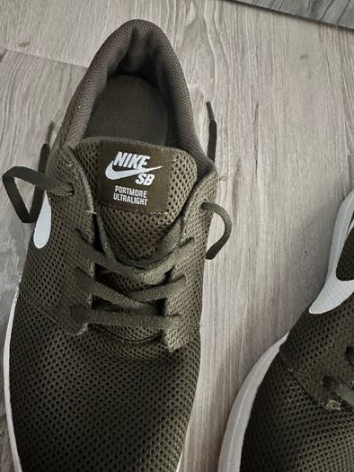 Nike Trainers - UK 9