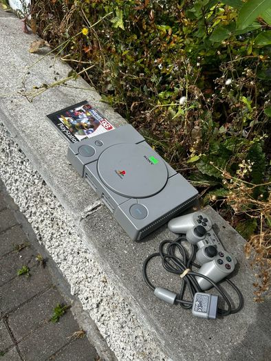 PlayStation 1 + Controller + Premier Manager