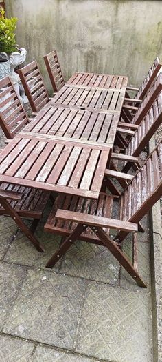Table & 8 chairs