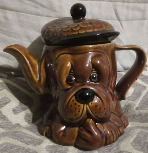 Kensington dog tea pot
