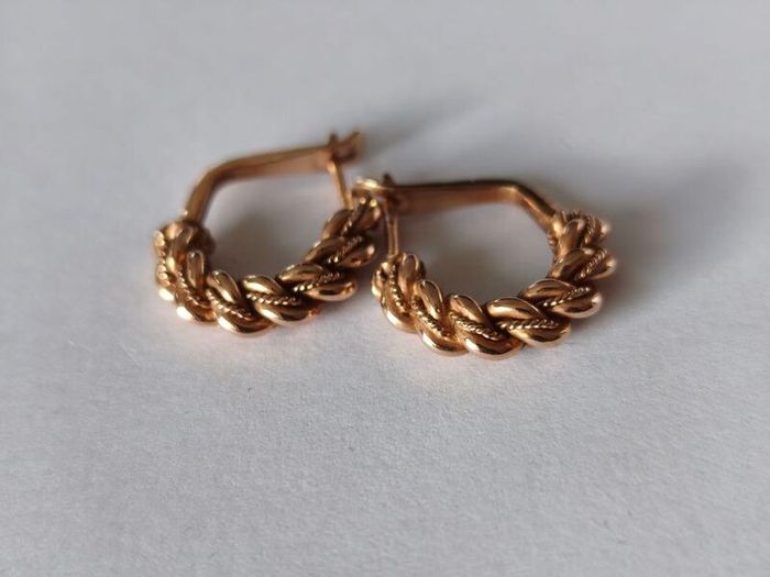 14k / ct Gold earrings & ring that come in a set