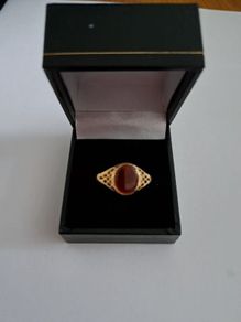 9 carat gold  signet ring
