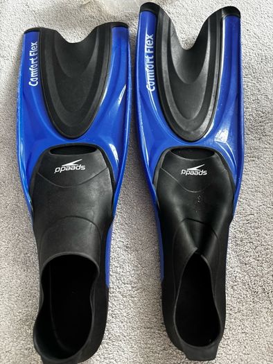 Speedo Swimming Fins for adults size 42-44 with googles