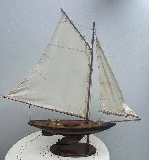 Old Model Pond Boat