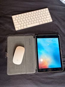 iPad Air 2 (64GB) + Magic Keyboard & Mouse 2