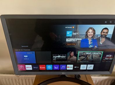 LG 28 inch Smart Tv