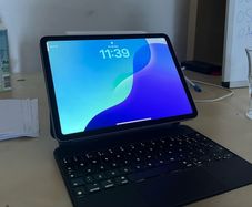 iPad Air 5th Gen 64GB + Magic Keyboard + Apple Pencil