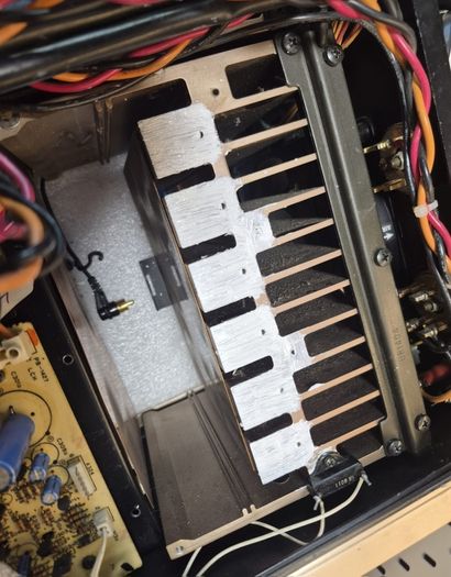 Mega Rare Legendary Beast LUXMAN M05 DUAL MONO CLASS-A 400W @8 OHMS Bridged over 40KG Champagne edition Recapped and Professionally serviced and Cleaned with new components Bargain