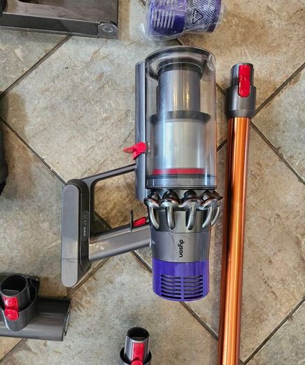Dyson v10 absolute