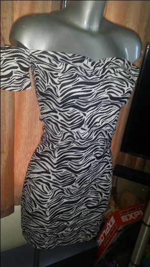 BNWT H&M  mini dress size UK8/10 EU36/38 Postage included
