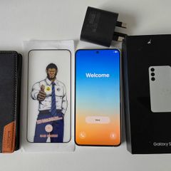 Samsung Galaxy S24 - Mint 10/10 - Full Premium Bundle (no Scratches)