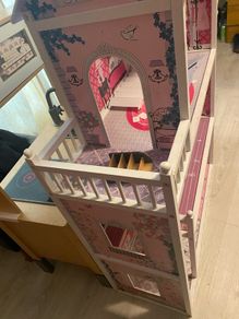 Child play house & ' but the play house does need a small bit put back on as  a pice came of it when I over lift it