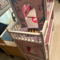 Child play house & ' but the play house does need a small bit put back on as  a pice came of it when I over lift it