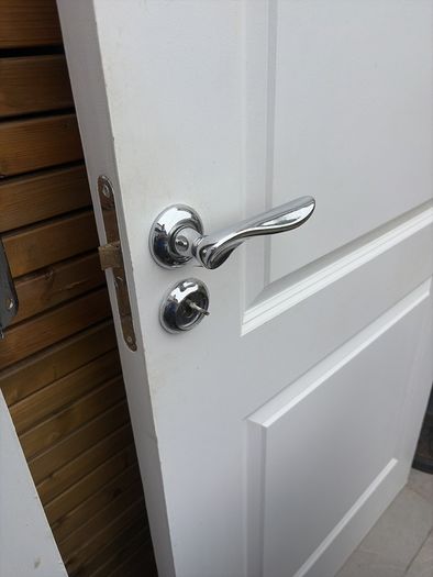 3 free white Fire doors with locks