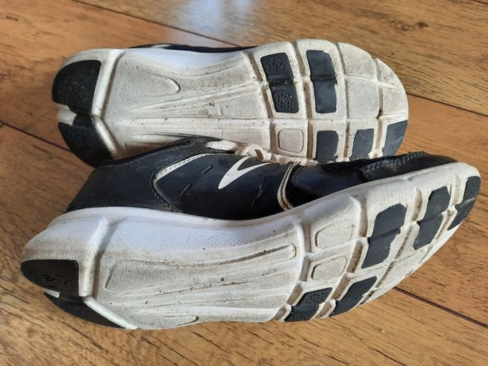 Under Armour boys trainers size 5UK