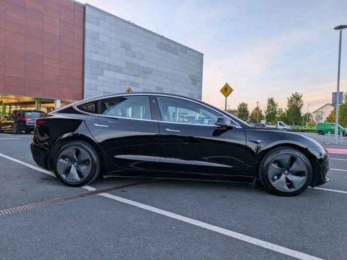 Tesla Model 3 RWD (2 year Tesla Warranty)