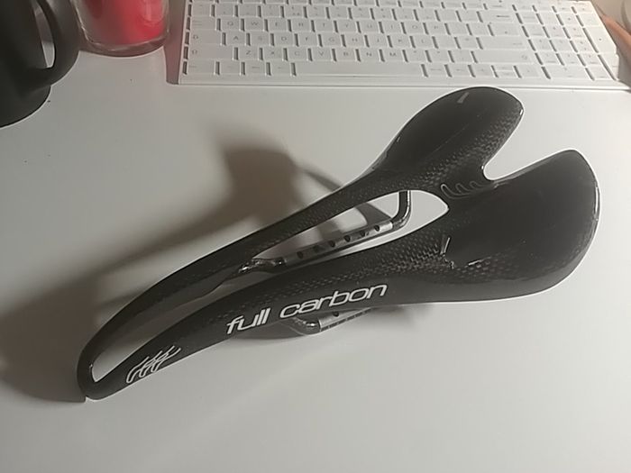 Carbon saddle