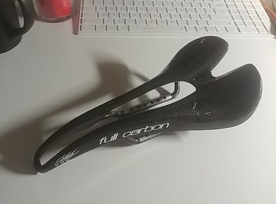 Carbon saddle