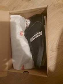 Original New boxed Levis leather shoes Size 10 UK 44 Eu