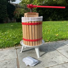18L manual apple press