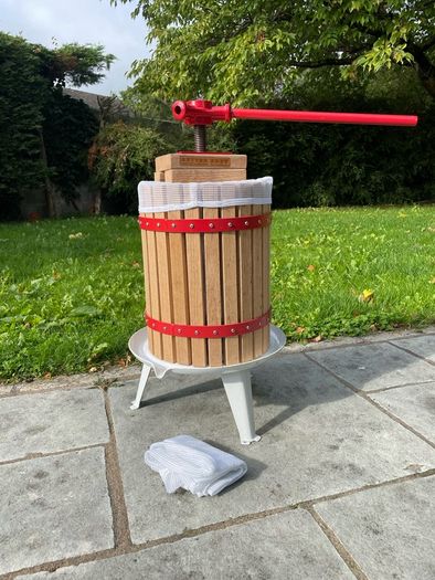 18L manual apple press
