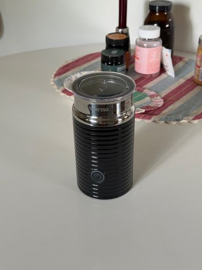 nespresso vertuo coffee machine & milk frozer + capsules