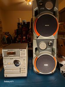 Sony Micro Hifi System Model CMT-CP1, Radio, CD and Tape with Two Philips Speakers Model FWB-C355-01 in excellent condition