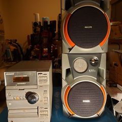 Sony Micro Hifi System Model CMT-CP1, Radio, CD and Tape with Two Philips Speakers Model FWB-C355-01 in excellent condition