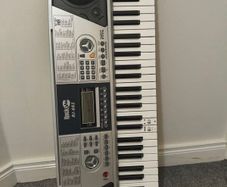 The RockJam 661 keyboard piano