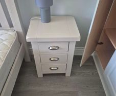 2 bedside tables