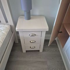 2 bedside tables
