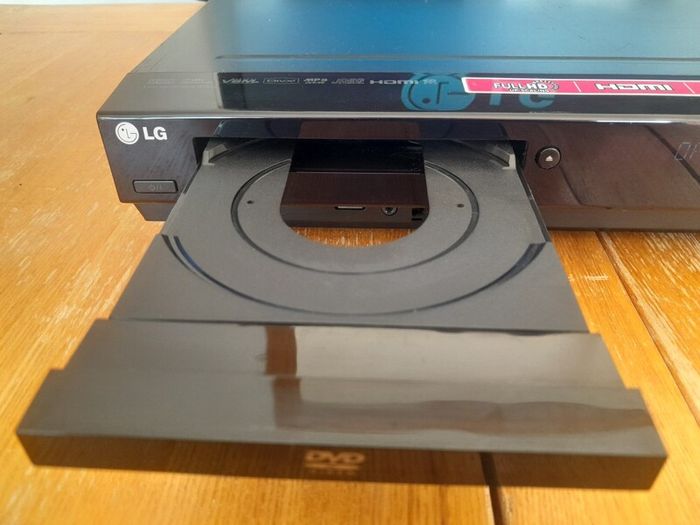 LG HT503PH-DH Home Theatre Receiver. Plays CDs (Faulty DVD) Audio Amp Amplifier,  home stereo, music, sound, CD player.