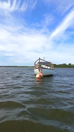 32 FT sailing boat 4 sleeper