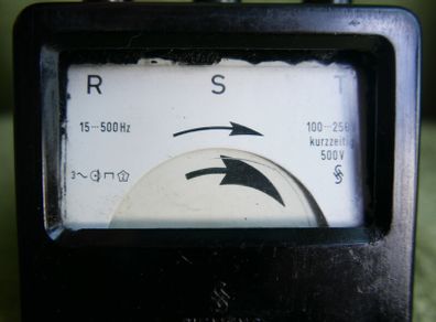 Vintage Siemens & Halske Drehfeld-Richtungsanzeiger, which is a German three-phase rotary field indicator
