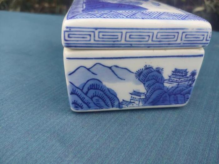 Vintage Chinese Porcelain Lidded Ink Box