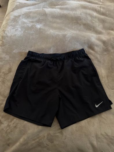 Nike shorts size L