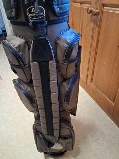 Golf Clubs. Complete Set Of Mens Right Handed Golf Clubs. Collect In Dublin Or Receive Via Post.