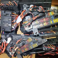 Bmw 5 Series E60 E61 Rear Power Distribution Fuse Box 6906618