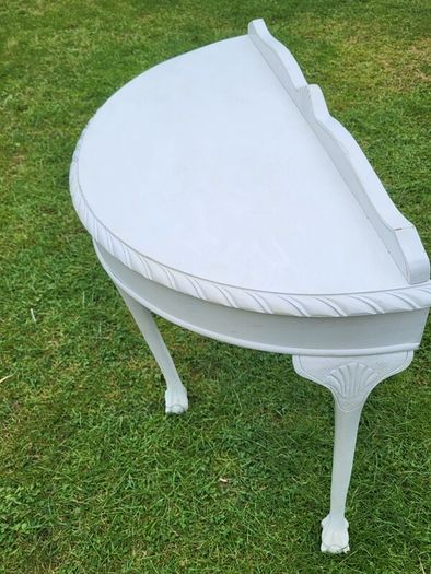 Half moon Hall / Side table