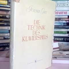 Die Technik Des Klavierspiels by Jozsef Gat (The Technique of Piano Playing) (LP214)